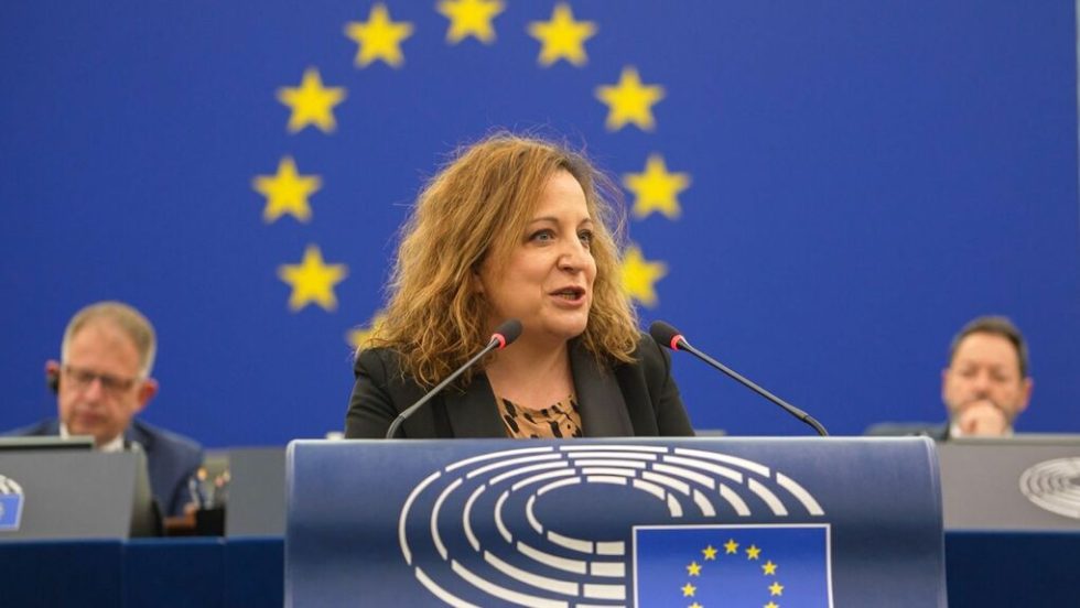 «Ο Τραμπ θα εκμεταλλευτεί κάθε σημάδι αδυναμίας για να κλιμακώσει τον εμπορικό πόλεμο», τονίζει η Ιράτσε Γκαρσία, πρόεδρος των Σοσιαλιστών και Δημοκρατών (S&D)